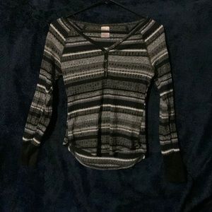 Off-shoulder long sleeve